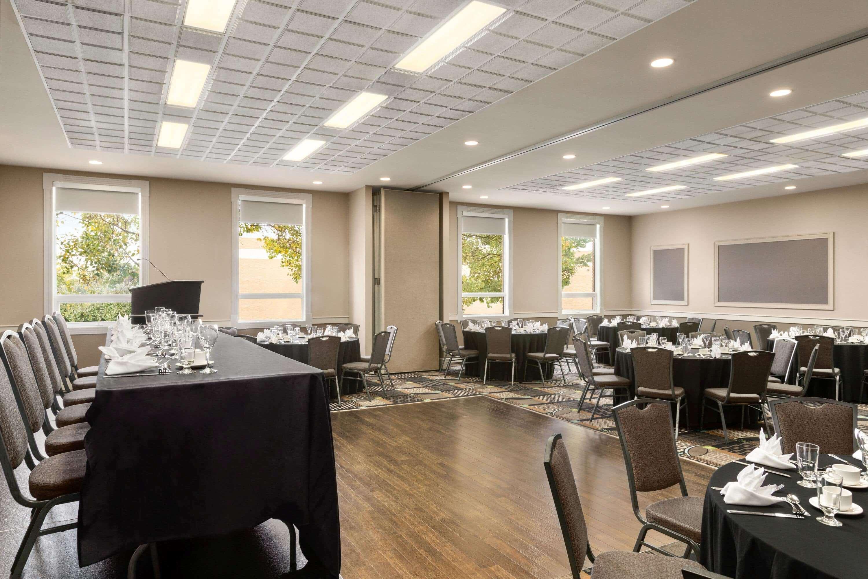 Royal Hotel Calgary, Trademark Collection By Wyndham Экстерьер фото