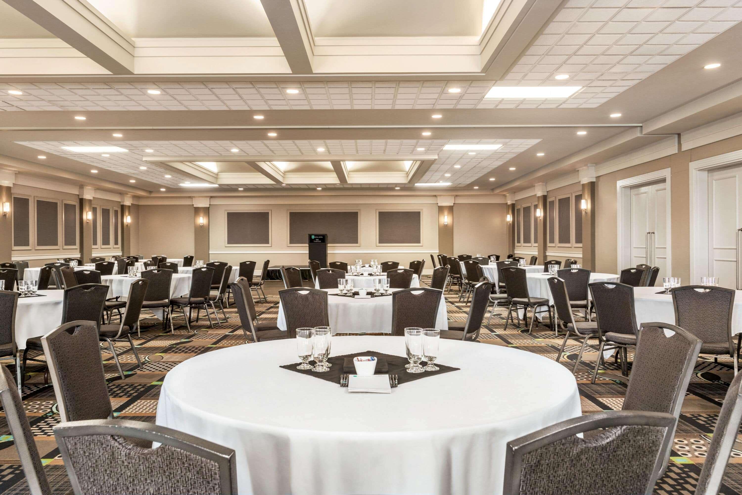 Royal Hotel Calgary, Trademark Collection By Wyndham Экстерьер фото