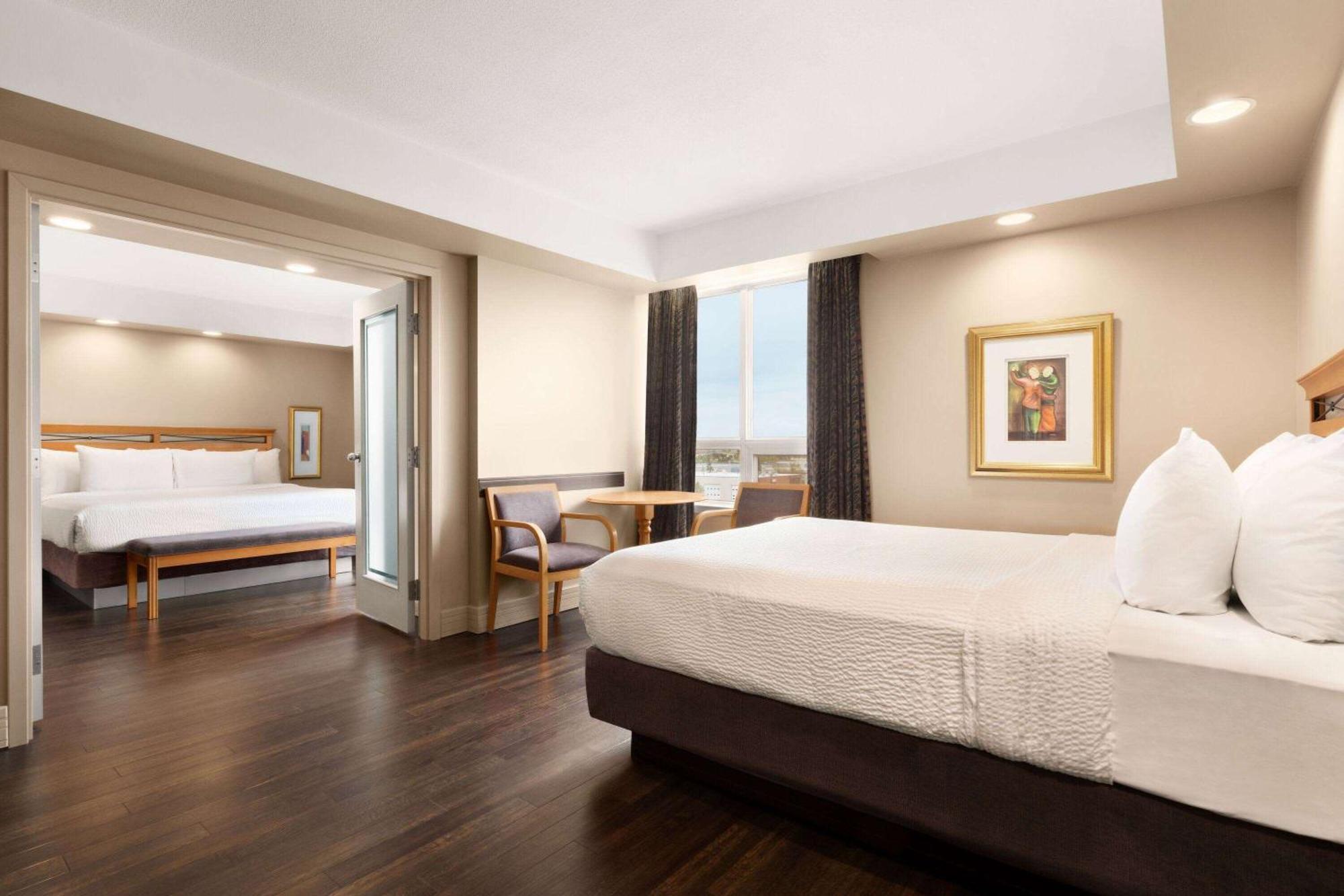 Royal Hotel Calgary, Trademark Collection By Wyndham Экстерьер фото