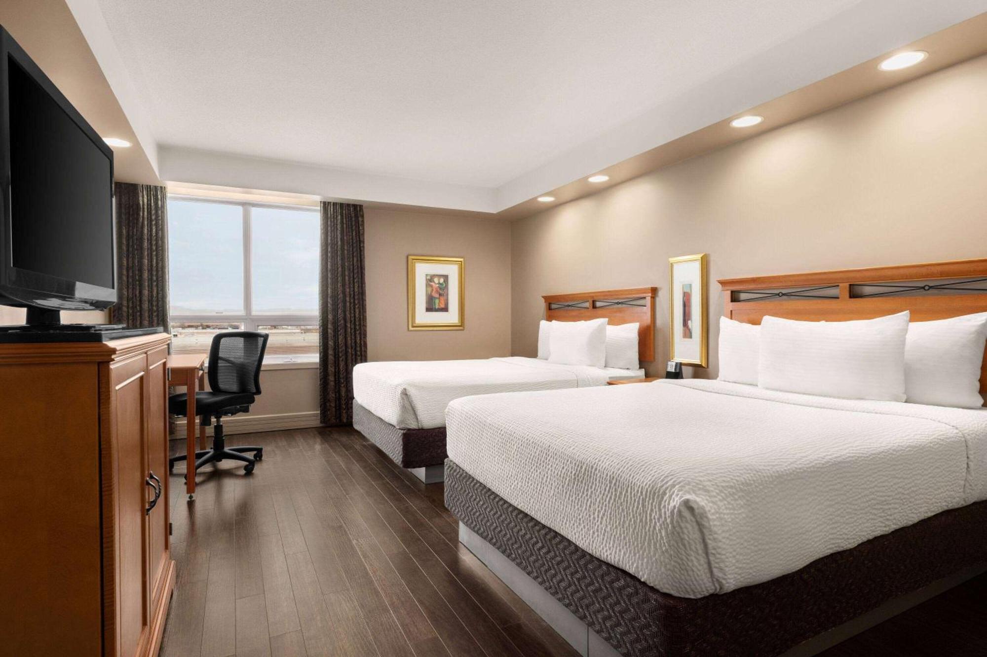 Royal Hotel Calgary, Trademark Collection By Wyndham Экстерьер фото