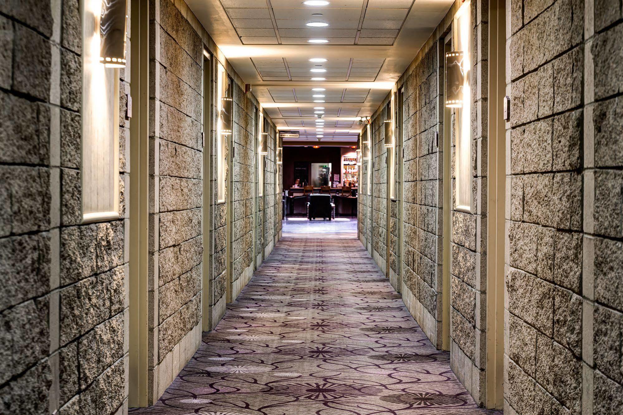 Royal Hotel Calgary, Trademark Collection By Wyndham Экстерьер фото