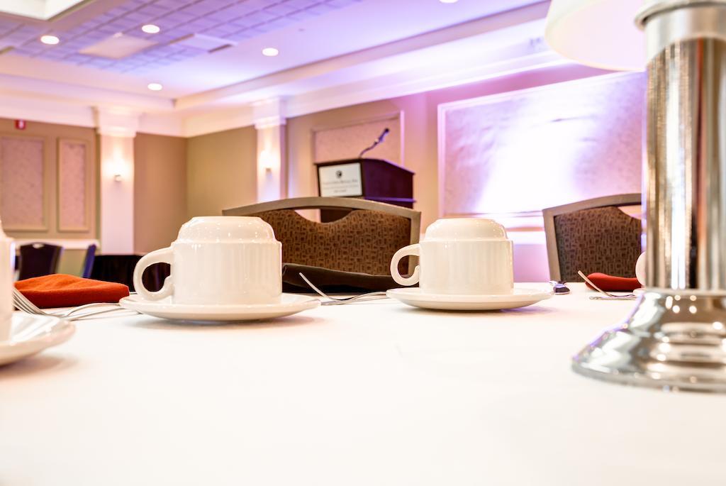Royal Hotel Calgary, Trademark Collection By Wyndham Экстерьер фото